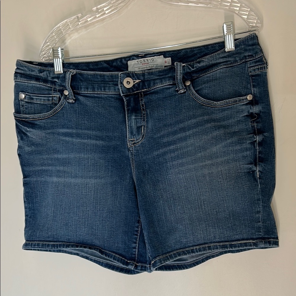 EUC Torrid Denim Mid Rise shorts
